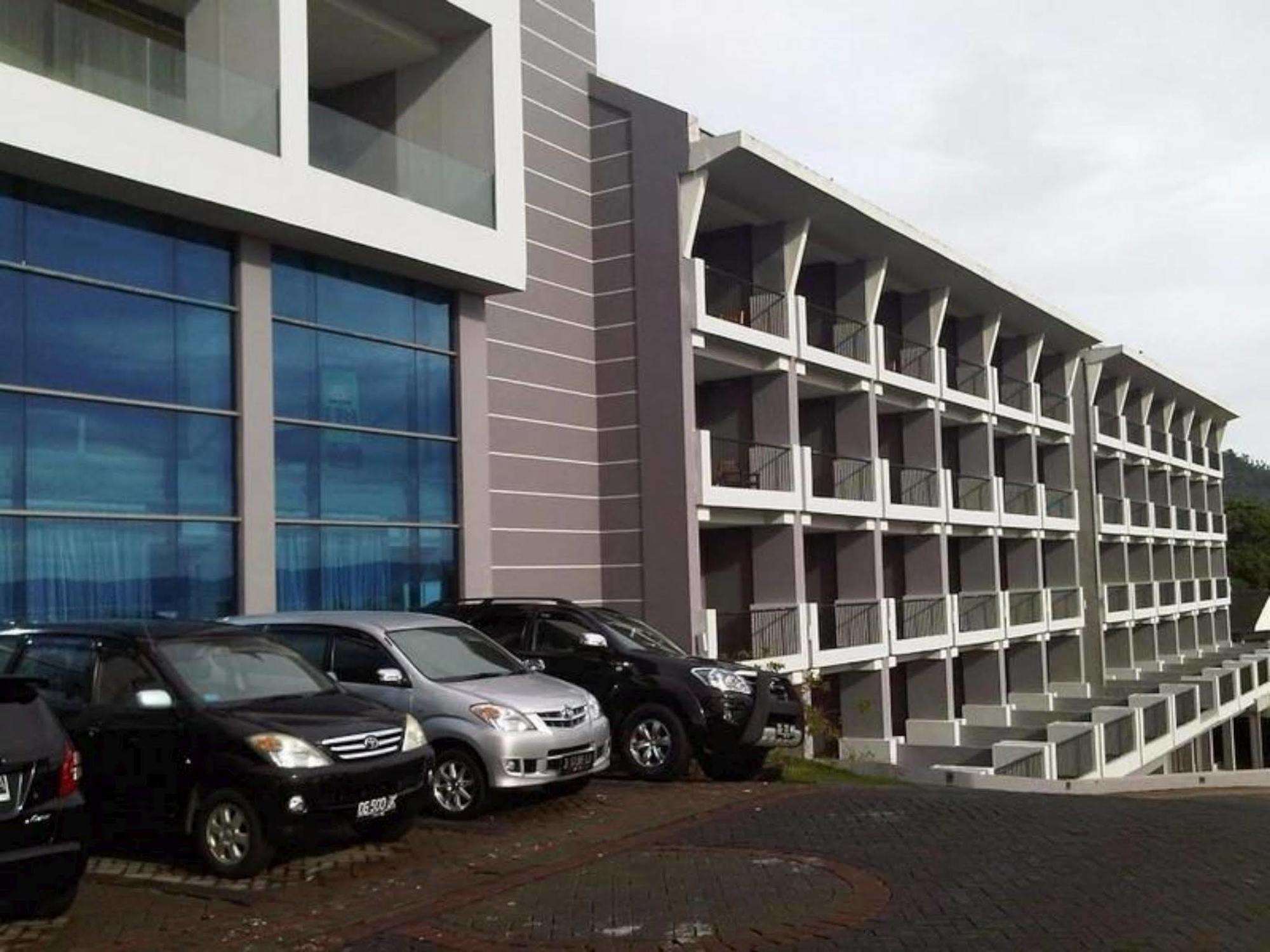 Bela International Hotel & Conventionternate Exterior foto