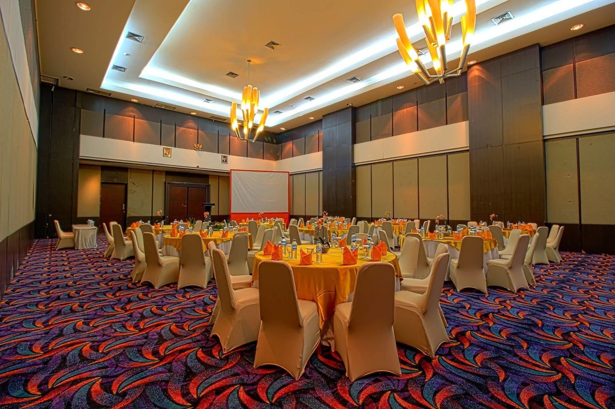 Bela International Hotel & Conventionternate Exterior foto